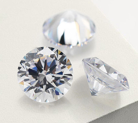 Cubic Zirconia vs Diamond: Clarity, Color, Brilliance, Durability & Price